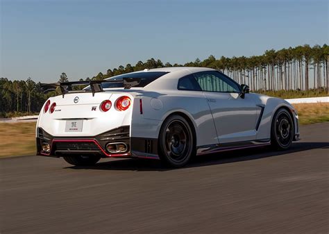 NISSAN GT-R (R35) Nismo Specs & Photos - 2014, 2015, 2016 - autoevolution