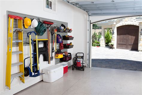 How to Organize a One Car Garage [+16 Storage Ideas]