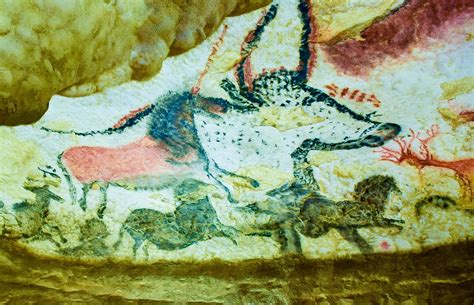 WHY THE NEW STONE AGE CAVE PAINTINGS IN FRANCE ARE A MUST-SEE - Travel Bliss Now