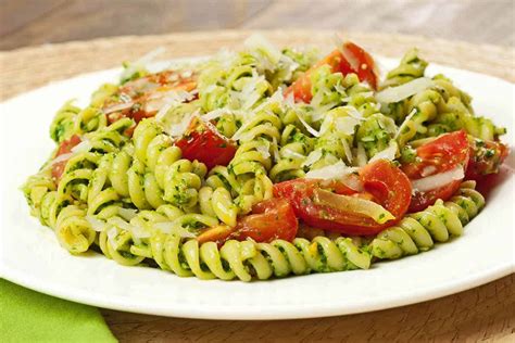 Rotini with Spinach-Basil Pesto and Tomatoes