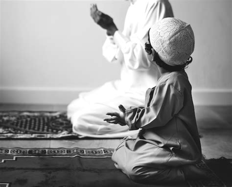 Islamic Child Praying Images - Free Download on Freepik