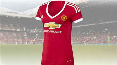 Manchester United’s new ladies’ kit isn’t sexist, say female fans – SheKnows