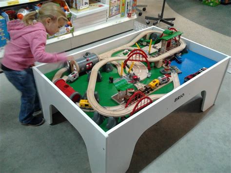 Table Brio en bois avec circuit - Tablesdejeux