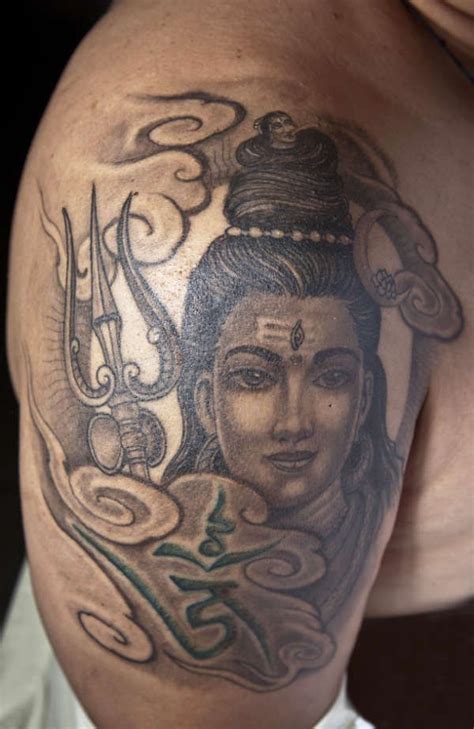 Pin van Sneha Suresh op Tattoos | Tatoeage schouder, Tatoeage