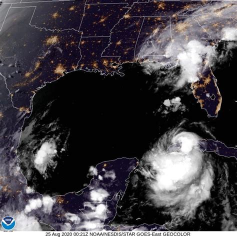 Hurricane Laura satellite images show storm approaching Louisiana