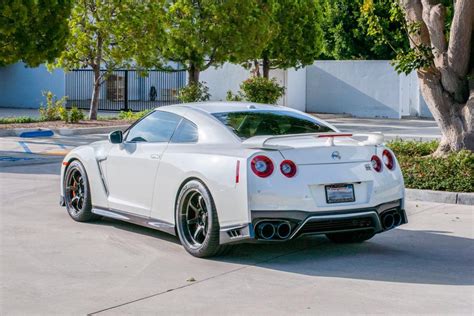 Customer Spotlight: Nissan GTR Featuring Advan Racing R6 Wheels - Vivid ...