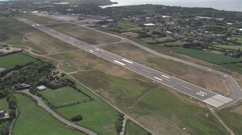 Guernsey Deputy calls for airport runway extension | ITV News Channel