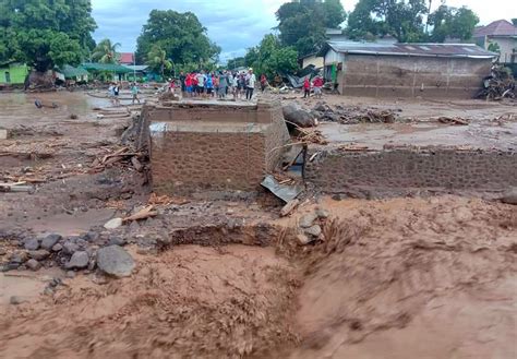 23 dead in Indonesia flash floods - The Shillong Times