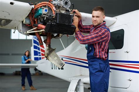 Aircraft Mechanic Degree- Best Schools, Major & Programs