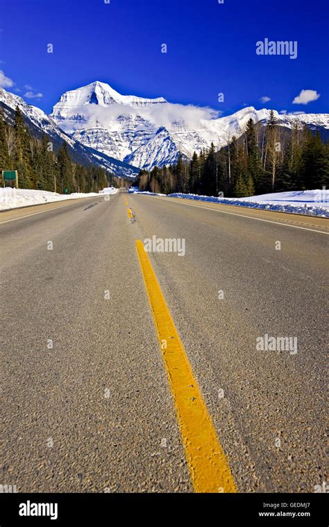 British columbia highway 16 canada hi-res stock photography and images ...