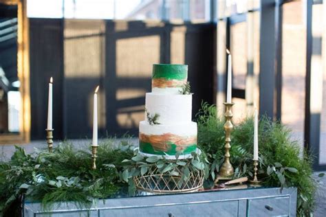 forest green wedding cake - Jenice Kinney