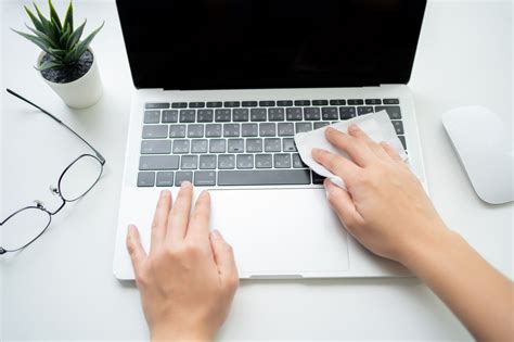 Keeping Your Mac’s Keyboard Clean - Cleanzen