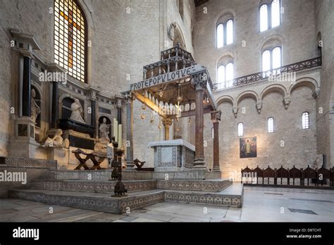 altar, Basilica di San Nicola (Basilica of Saint Nicholas) church, Bari ...