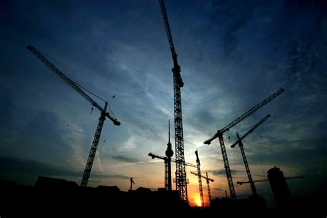 File:Berlin Alexanderplatz construction cranes.jpg - Wikimedia Commons