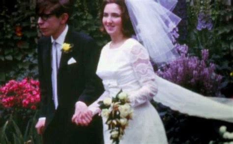 A Very Dapper Stephen Hawking and His Wife Jane at Their Wedding in ...