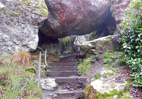 Hanging Rock - Bushwalking Victoria