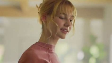 Who's the actress playing Sadie on Verizon commercial? - Auralcrave