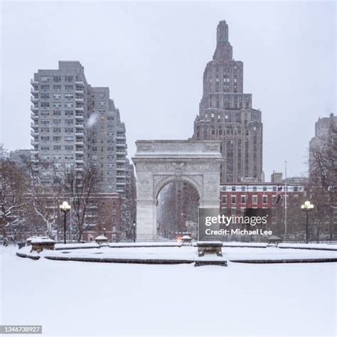 Washington Square Park Photos and Premium High Res Pictures - Getty Images