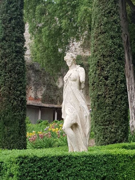 Verona Ancient Villa Garden Editorial Photography - Image of entry ...