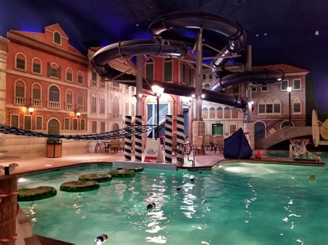 Hey, This Holiday Inn Has a Water Park! Reviews of the Venetian in Minnesota and the Captain's ...