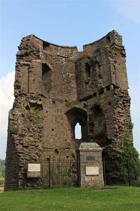 Crickhowell Castle, Crickhowell - Beautiful England Photos