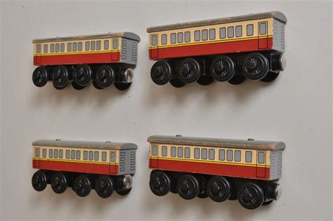 Thomas wooden railway express coaches - circesoftware.net