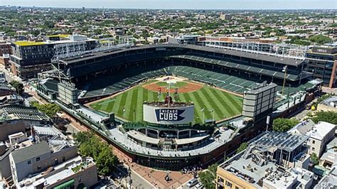 Wrigley Field - Wikipedia