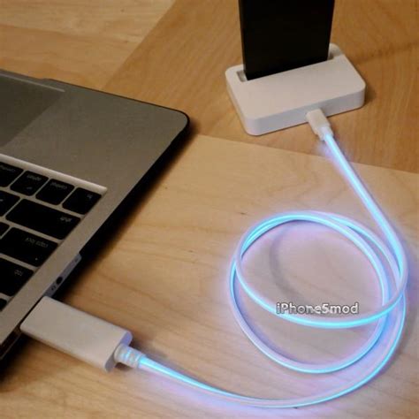 The Flash Lightning iPhone 5 Dock | Gadgetsin