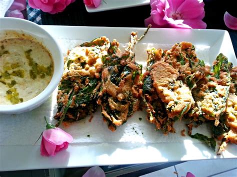 Crispy Spinach Pakoras Recipe | OMGies…