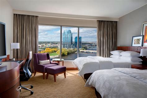 JW Marriott Grand Rapids hotel amenities | Hotel room highlights