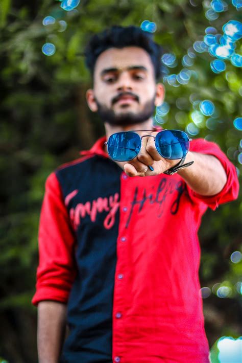 Boy posing with sunglasses - PixaHive