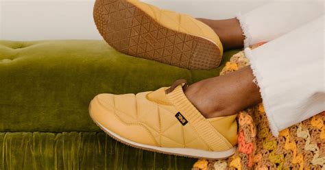 The 15 Best Women’s Indoor-Outdoor Slippers - PureWow