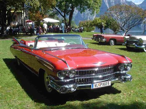 1959 Cadillac Eldorado vs. 1955 Chevrolet Bel Air – Gold Eagle