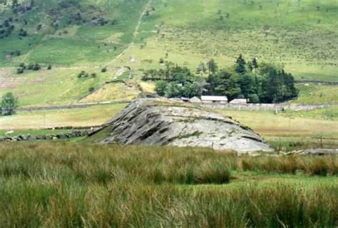 Rôche Moutonnée - Nant Ffrancon, Snowdonia. Roche Moutonnee. | Snowdonia, Natural landmarks ...