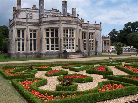 Christchurch Highcliffe Castle Beach - Photo "Highcliffe Castle" :: British Beaches