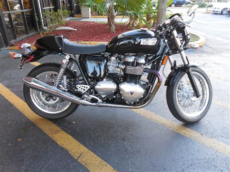 2014 TRIUMPH THRUXTON 900 ONLY 687 MILES.SHARP BLACK AND GOLD.PRICED TO ...