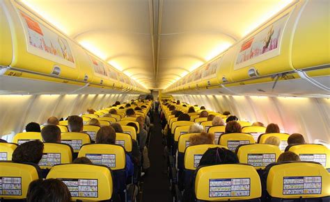 business flight: Ryanair B737-800 cabin seat layout