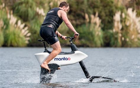 Hydrofoiler SL3 Hydrofoil Bike | WordlessTech