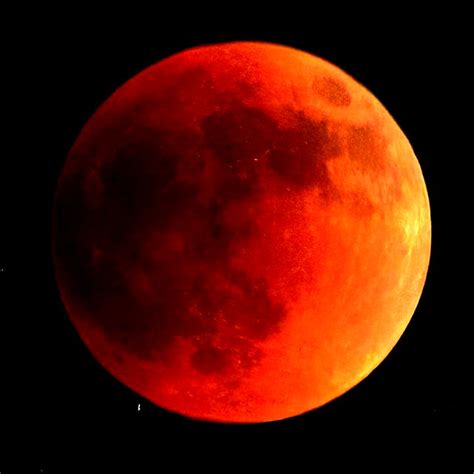 Blood Moon: Causes, Dates and Spiritual Significance - Calendarr