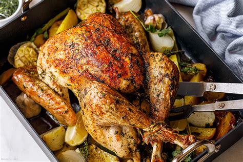 Juicy and Tender Roast Turkey Recipe – Roasted Turkey Recipe — Eatwell101