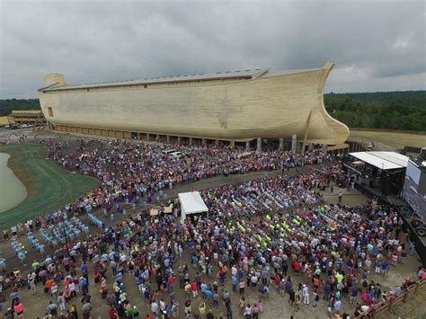 Kentucky Creationists Have Built a Life-Size Noah's Ark Replica, Complete with Dinosaurs | VICE ...