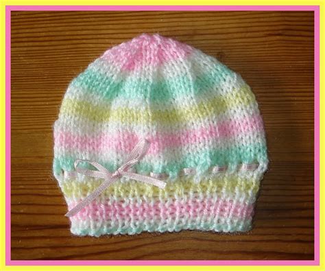 Marianna's Lazy Daisy Days: Candystripe Knitted Baby Hats