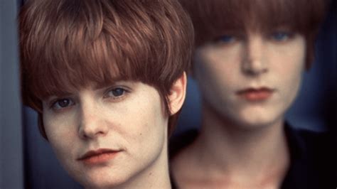 Bridget Fonda et Jennifer Jason Leigh, fascinantes dans J.F ...