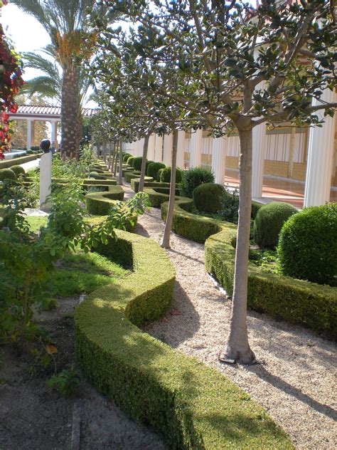 A view of some of the other trees and hedges in the Outer Peristyle. | Gardens of the world ...