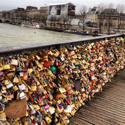 Lover's bridge in #Paris. ️ | Voyage paris, Vacances espagne, Photos historiques