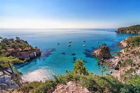 Crozon Peninsula Wallpaper - Stunning Coastal View | Happywall