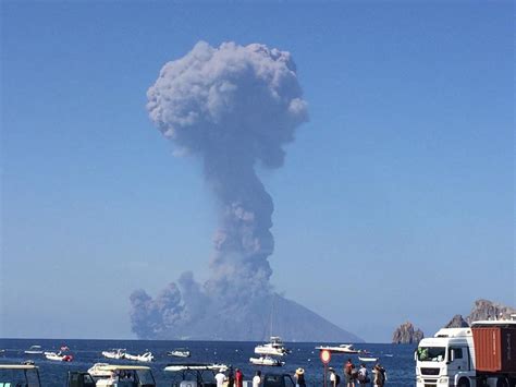Stromboli: one dead as volcano erupts on Italian island