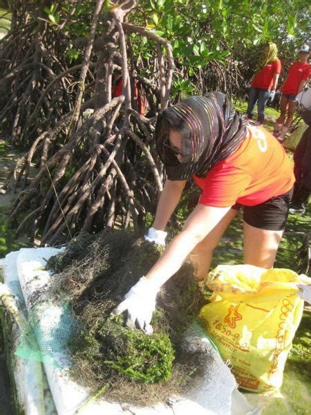 CCEF and Fluor Daniel Inc., Philippines celebrate International Coastal Cleanup 2015 - CCEF