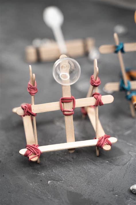 How To Make A Catapult With A Spoon And Popsicle Sticks : How to make ...