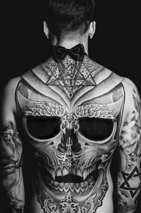 calavera en toda la espalda. MOLA!! | Tatuajes espalda hombre, Craneos ...